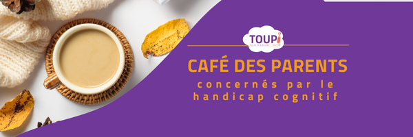 Photo d'une tasse de texte. Texte : café des parents concernés par le handicap cognitif. Logo TouPI